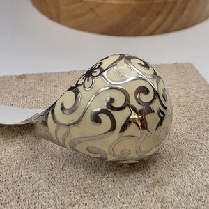Elegant Cream and Silver Ring (734)